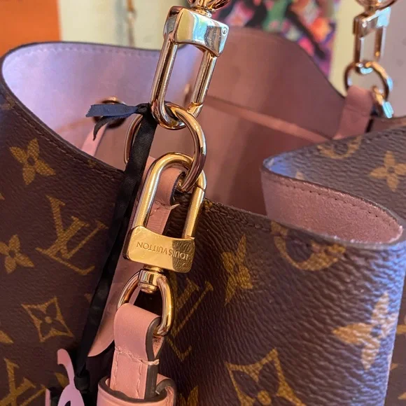 💕TRADED💕Louis Vuitton NeoNoe monogram rose crossbody purse bag - Picture 7 of 16